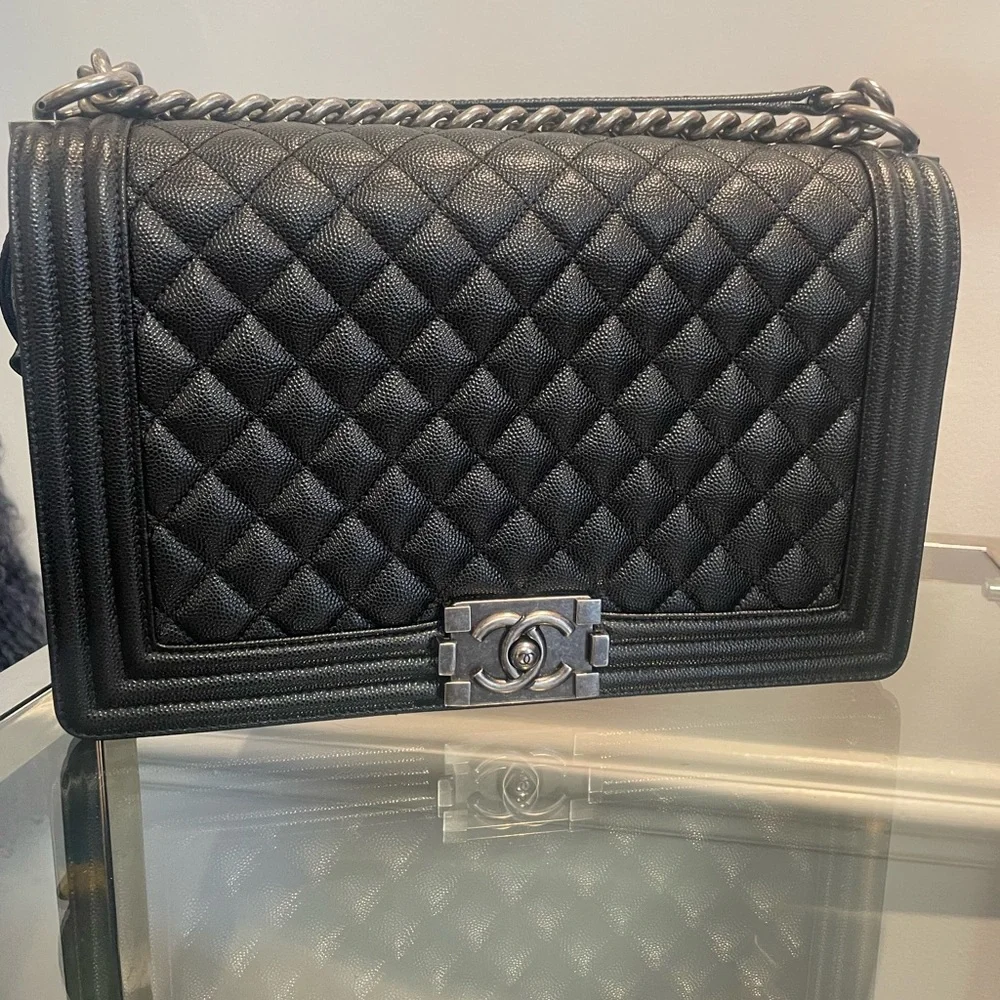 Authentic Chanel Boy Bag Medium - Picture 3 of 7